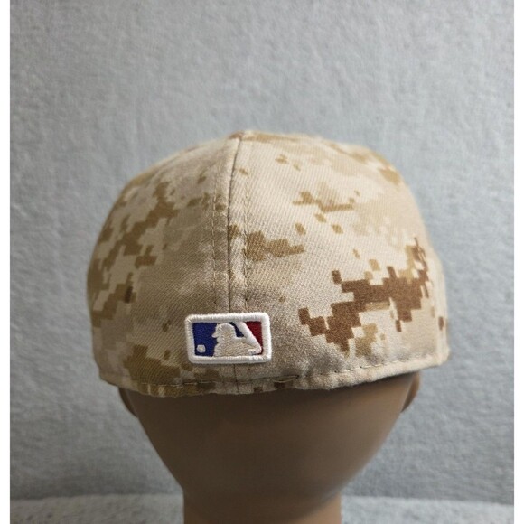Texas Rangers Hat Cap Fitted Mens 7 Desert Camo Red MLB Baseball New Era 59FIFTY - Picture 3 of 5